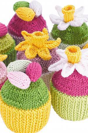 Knitted cupcakes with Easter and spring motifs on top