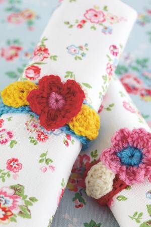Crocheted napkin rings with flower decoration