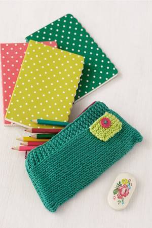 Small knitted childrens pencil holder with button
