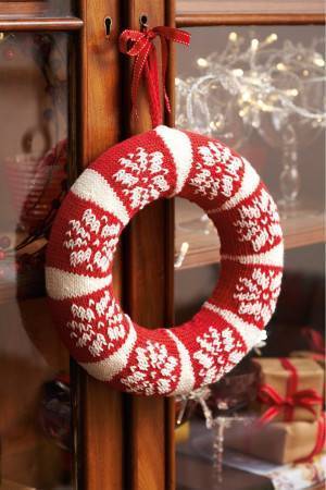 Knitted Scandinavian red and white circular Christmas wreath