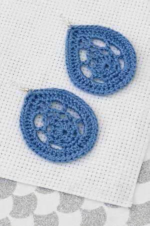 Ladies' folk-inspired teardrop earrings crochet pattern