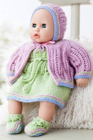 Doll in retro knitted pink and green head-to-toe outfit from 1941