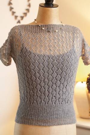 Lace knitted retro top with short sleeves and slash neckline from 1948