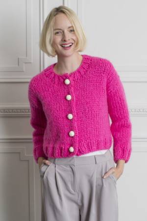 Cropped ladies' cardigan knitted in pink