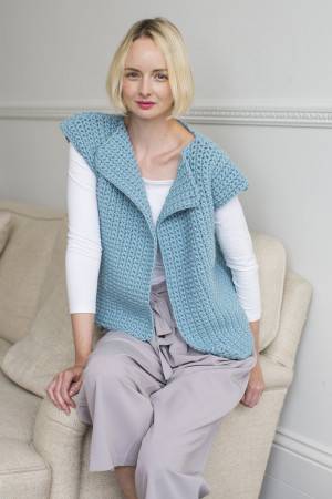 Ladies' sleeveless knitted waistcoat with collar