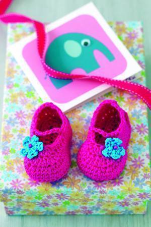 Pink crocheted shoes with flower motif