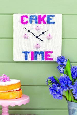 Knitted clock face with cake motif