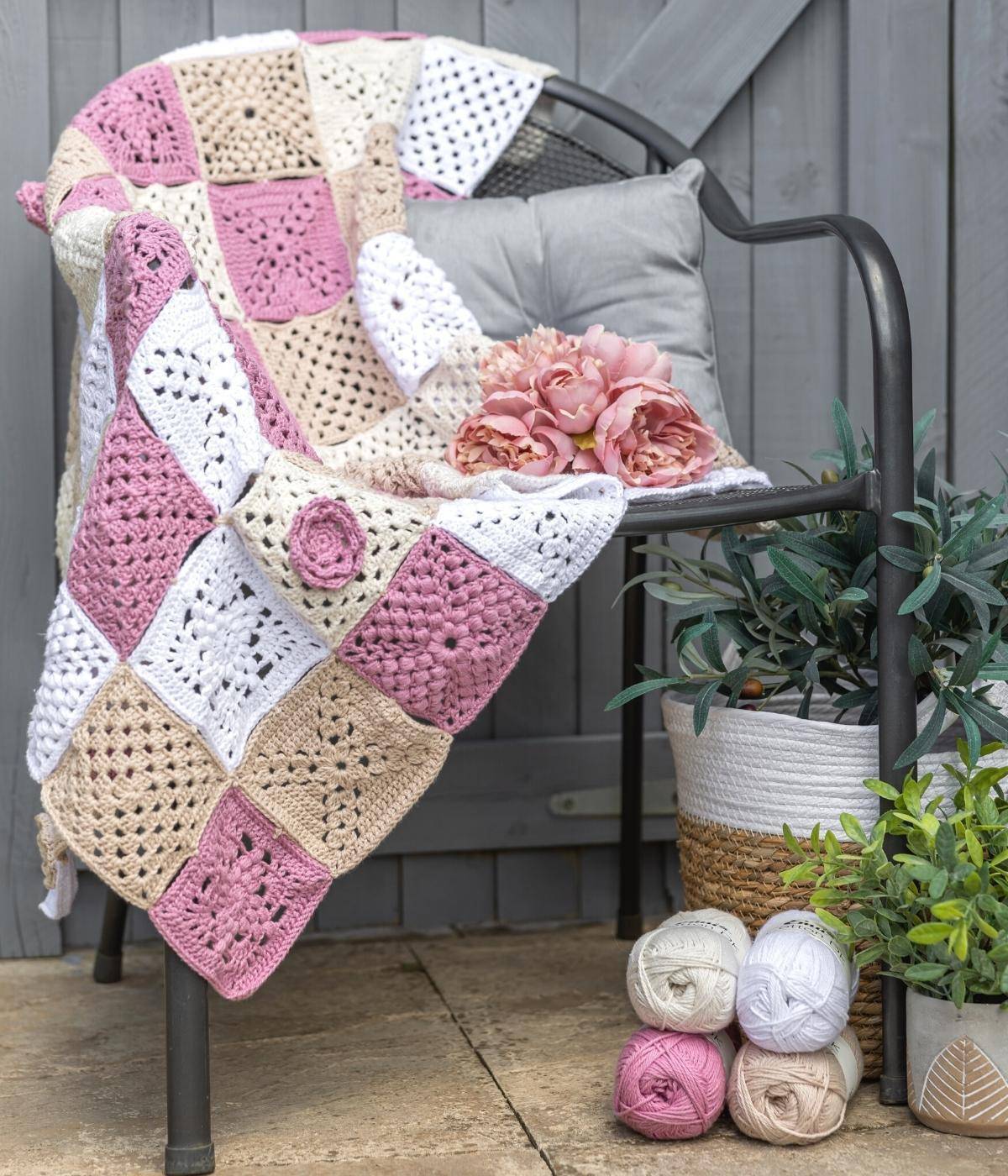 Rose Garden Crochet Blanket in Emu Cotton DK (3009) | The Knitting Network