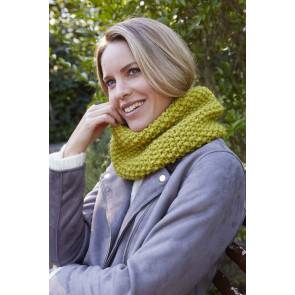 ladies chunky knitted moss stitch cowl in green