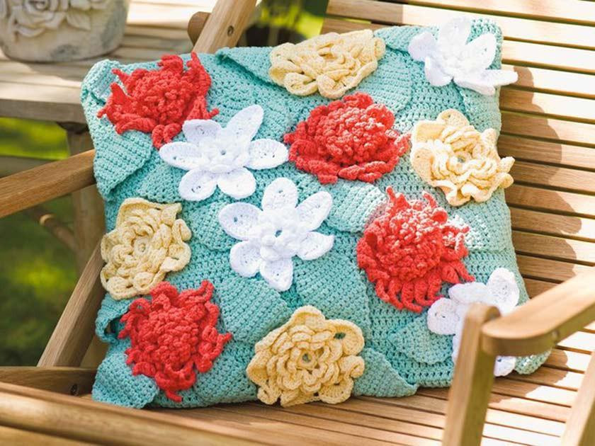 Add appliqué to knitting and crochet the easy way