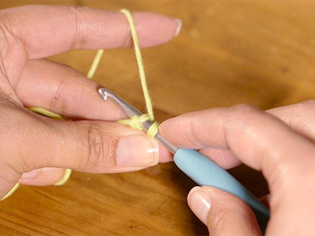 How to crochet: A chain ring and work in the round