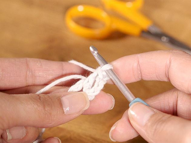 How to crochet: A flower
