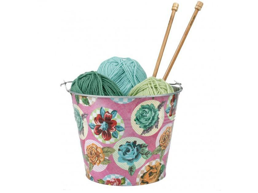 Make a knitting storage bucket for your needles and wool