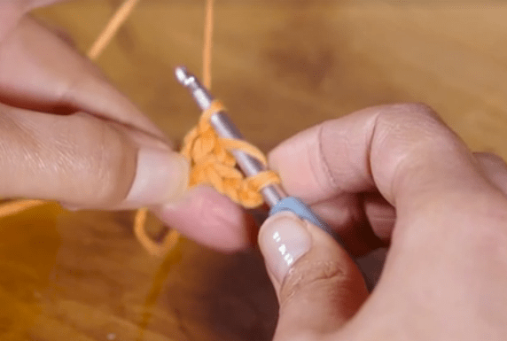 Step by step crochet: Treble illustrations